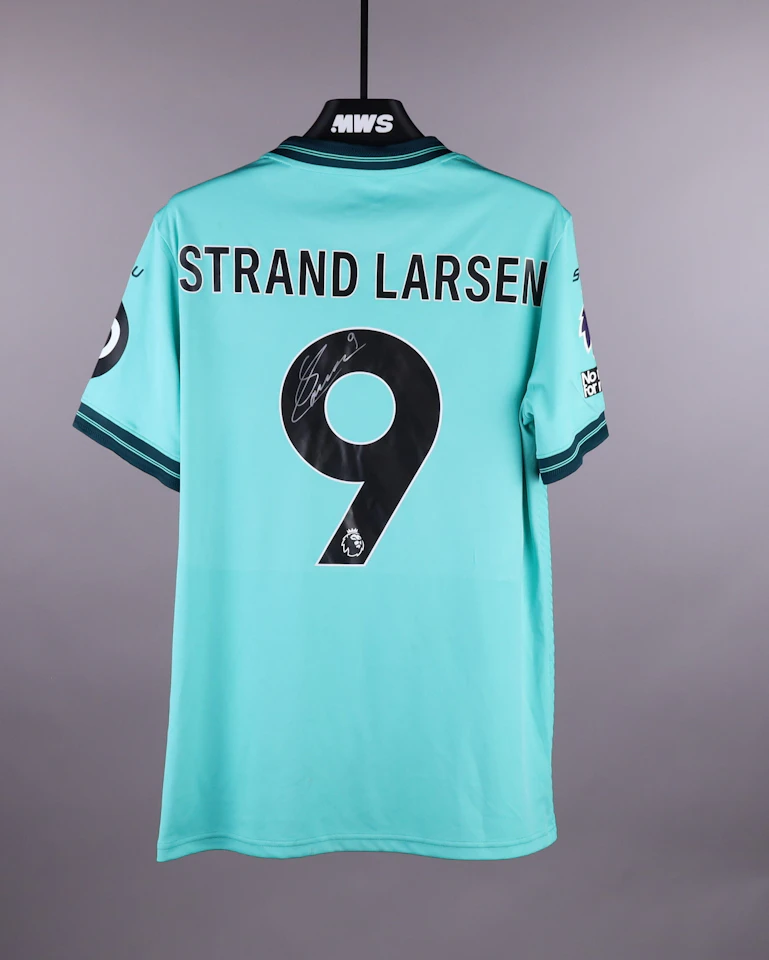 Jørgen Strand Larsen Wolverhampton Wanderers shirt