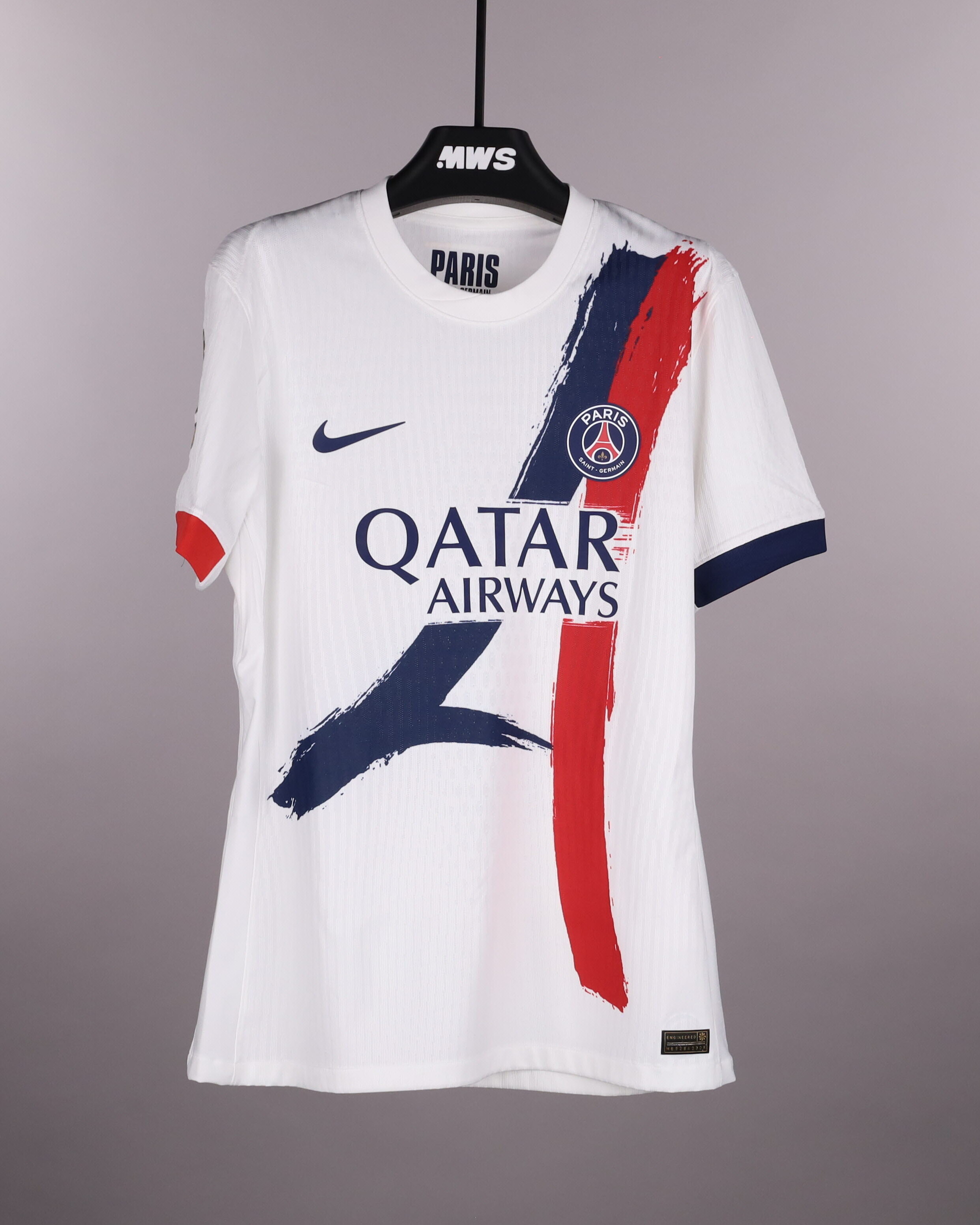 João Neves Paris Saint-Germain shirt