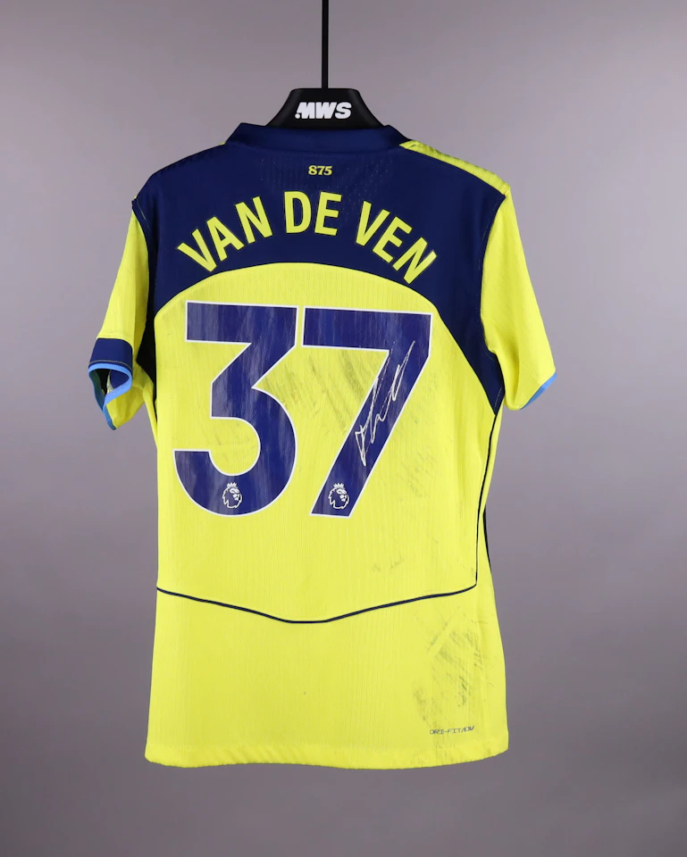 Micky van de Ven Tottenham Hotspur shirt