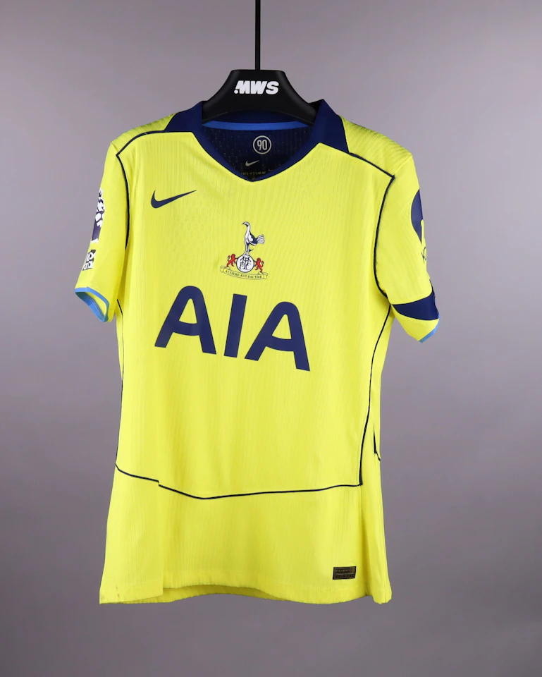 Micky van de Ven Tottenham Hotspur shirt