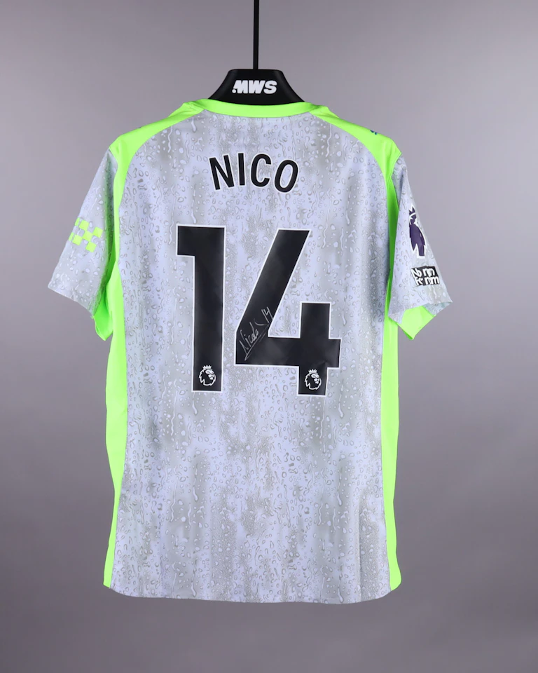 来自Manchester City的Nico González球衣