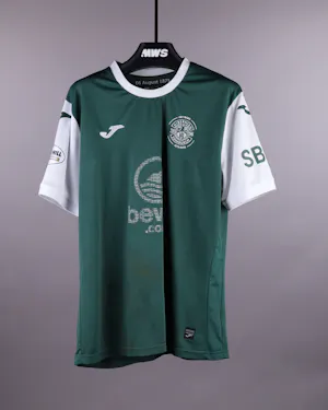 来自Hibernian的Grant Hanley球衣