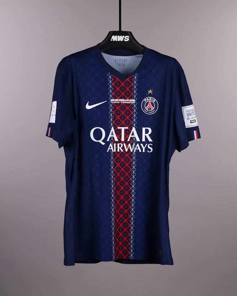 来自Paris Saint-Germain的Willian Pacho球衣