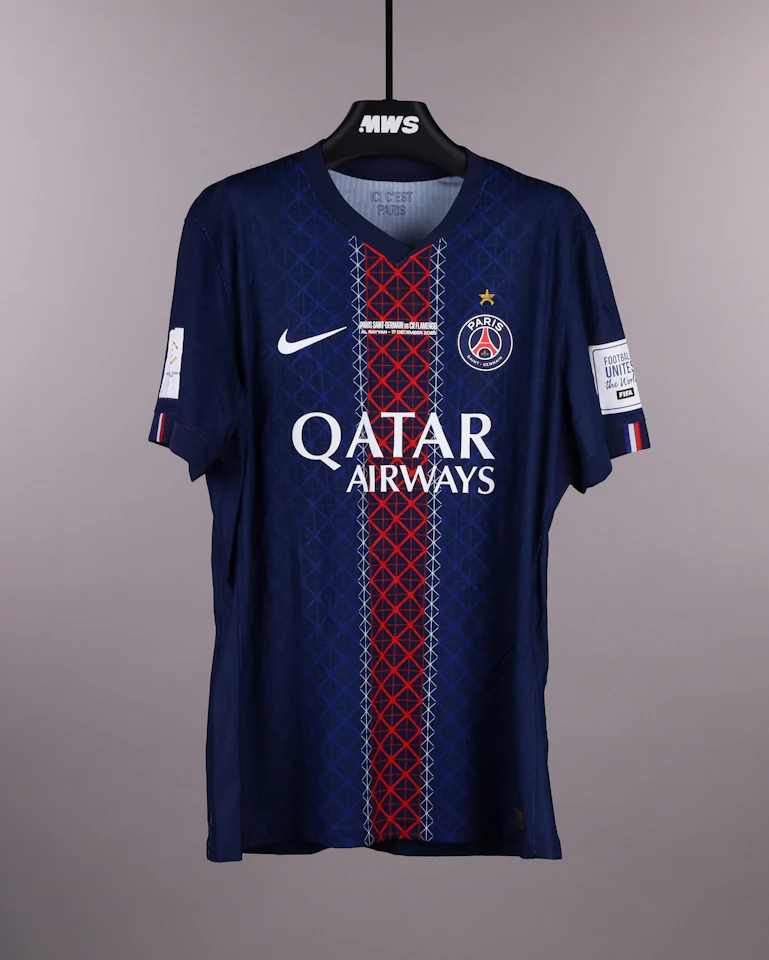 来自Paris Saint-Germain的Willian Pacho球衣