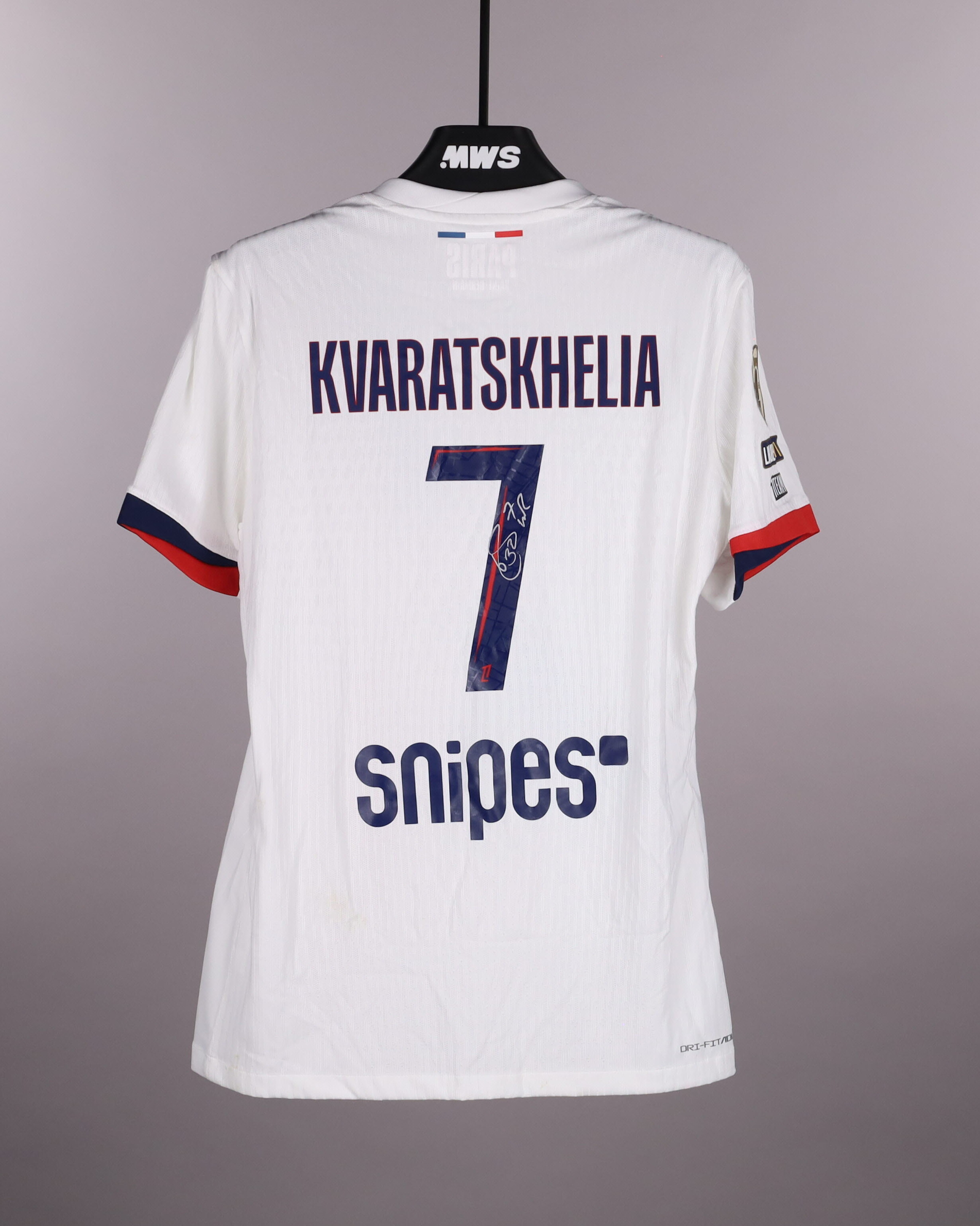Khvicha Kvaratskhelia Paris Saint-Germain shirt