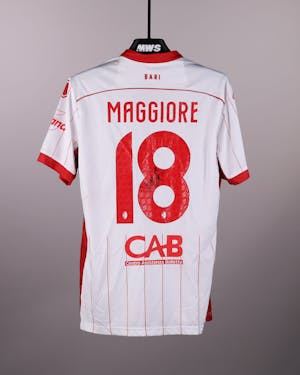 Giulio Maggiore S.S.C. Bari camisa.