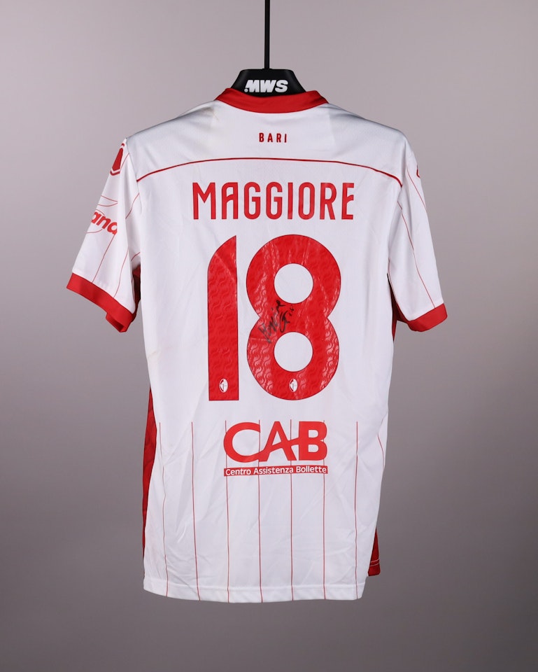 Giulio Maggiore S.S.C. Bari jersey