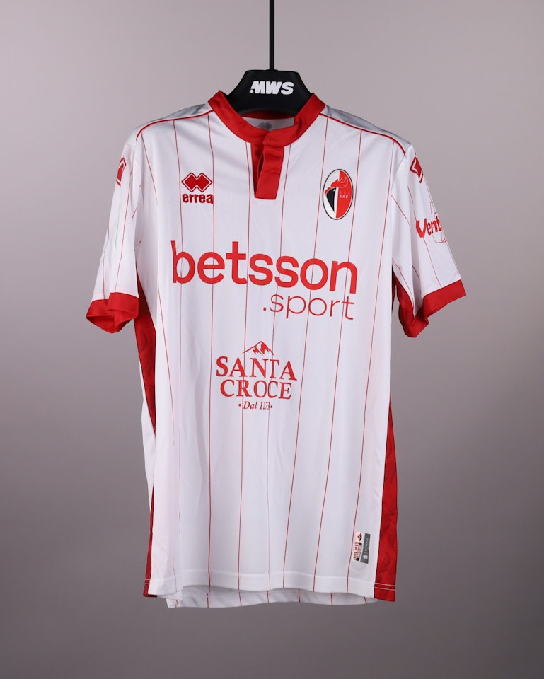 Giulio Maggiore S.S.C. Bari jersey