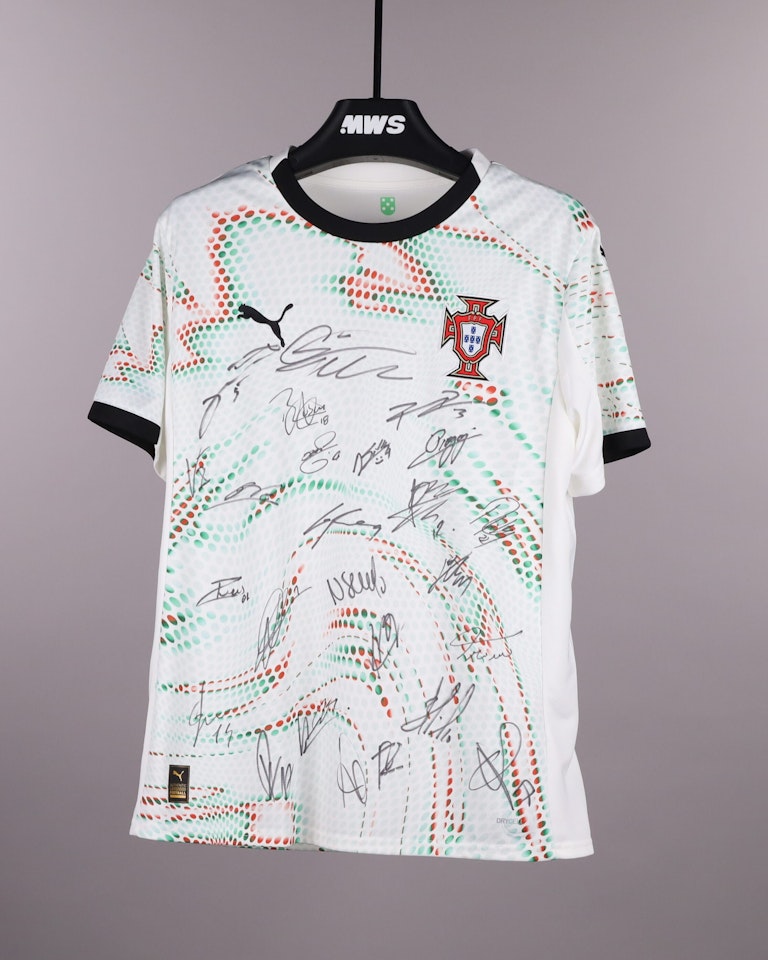 Squad Signed Shirt - 3