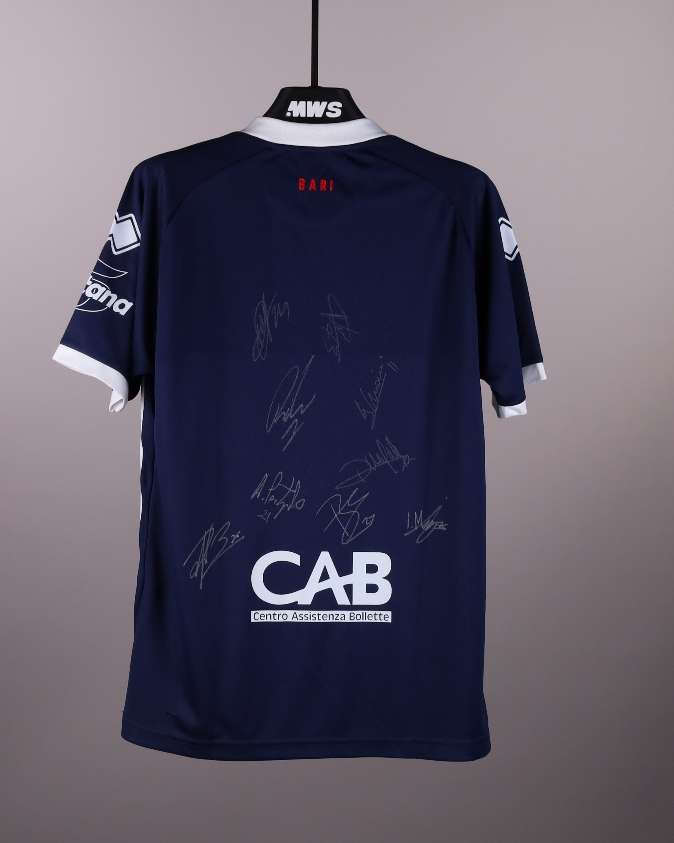 Squad Signed Shirt | S.S.C. Bari