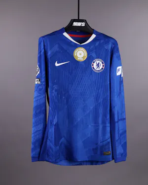 Chelsea 팀의 Estêvão 셔츠