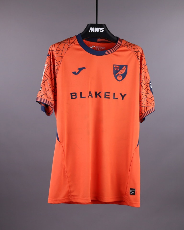 Vladan Kovačević Norwich City のシャツ