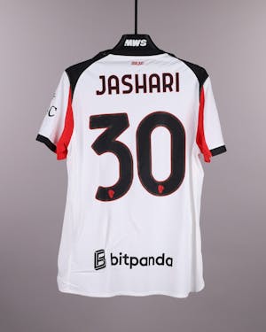 Ardon Jashari AC Milan camisa.