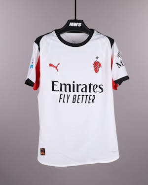 Ardon Jashari AC Milan camisa.