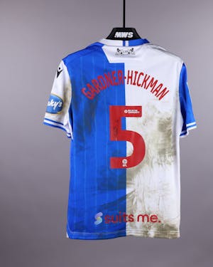 Taylor Gardner-Hickman Blackburn Rovers のシャツ