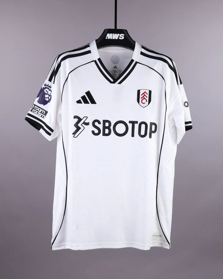 来自Fulham的Antonee Robinson球衣