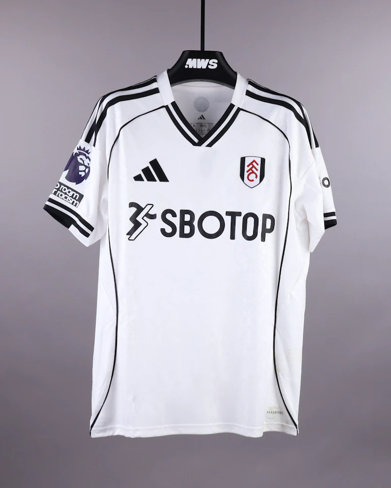 来自Fulham的Antonee Robinson球衣