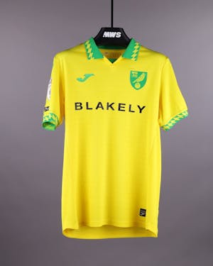 Jack Stacey Norwich City のシャツ