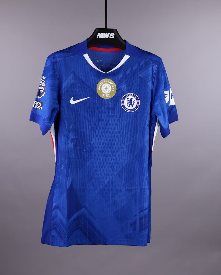 Jamie Gittens Chelsea のシャツ