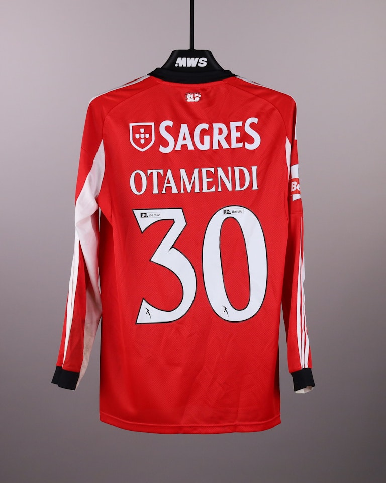 Nicolás Otamendi SL Benfica jersey