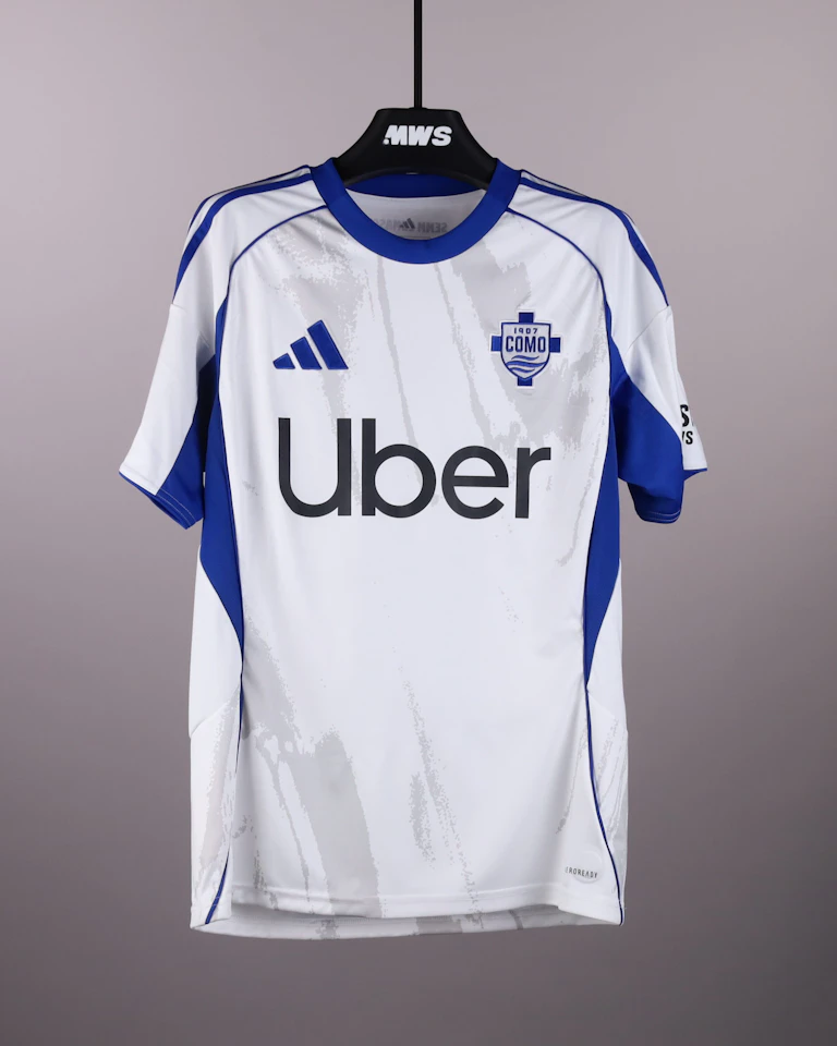 Nico Paz Como 1907 camisa.