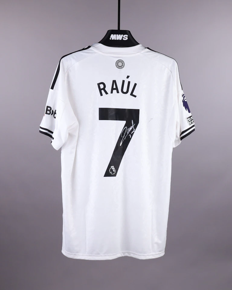 Raúl Jiménez  Fulham jersey
