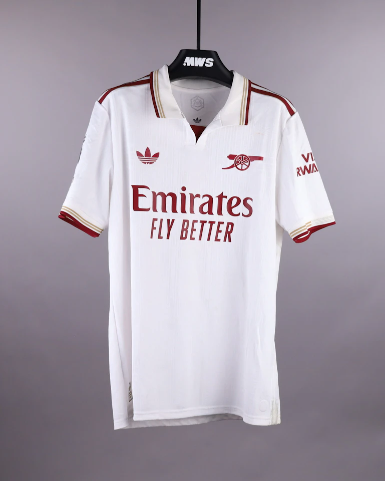 来自Arsenal的Viktor Gyökeres球衣