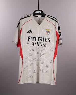 Squad Signed Shirt SL Benfica shirt