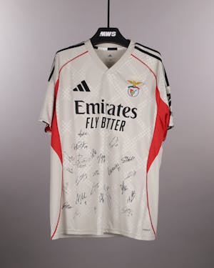 Squad Signed Shirt SL Benfica shirt