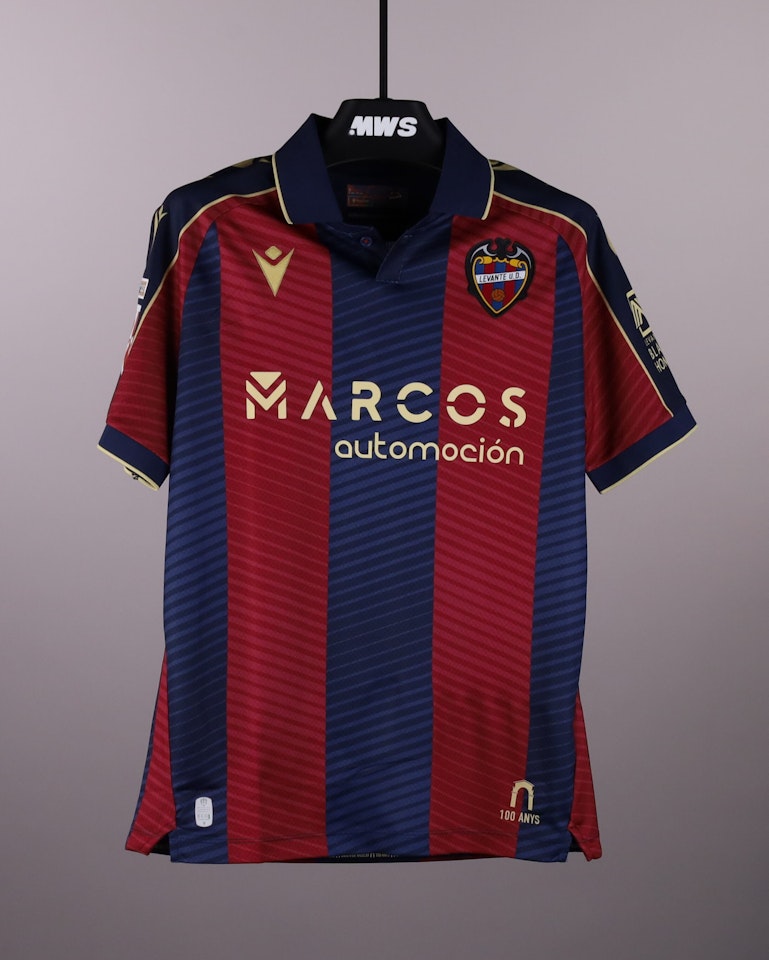 Iván Romero Levante UD shirt
