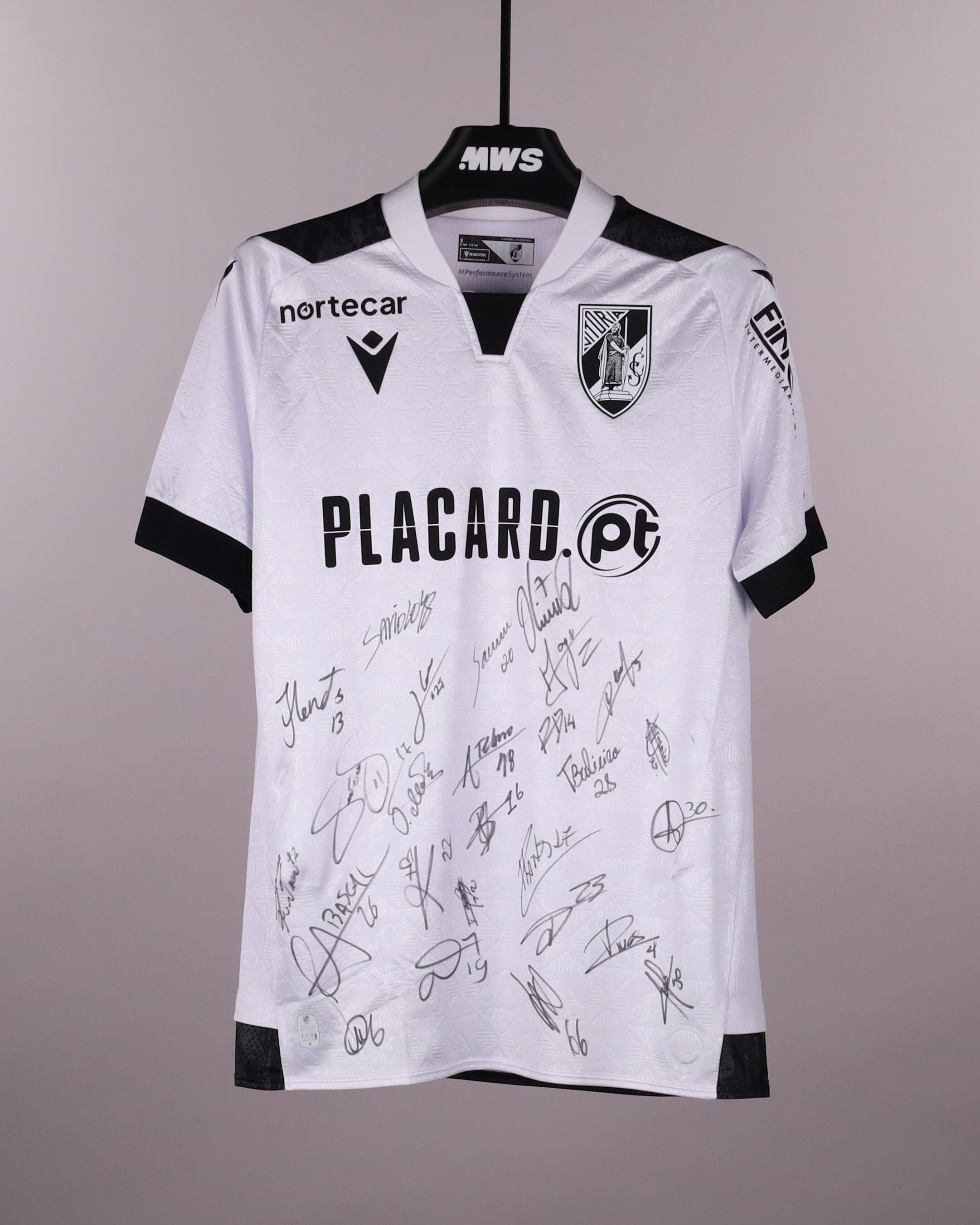 Squad Signed Shirt | Vitória SC | MatchWornShirt