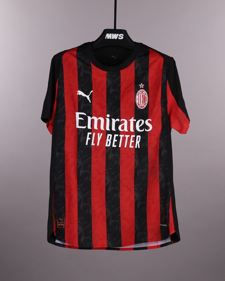 Matteo Gabbia AC Milan camisa.
