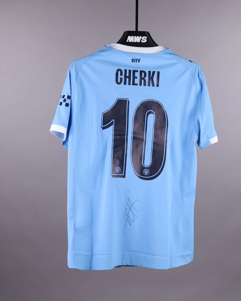 来自Manchester City的Ryan Cherki球衣