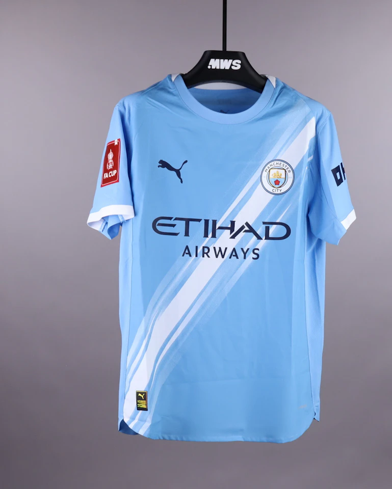 来自Manchester City的Ryan Cherki球衣
