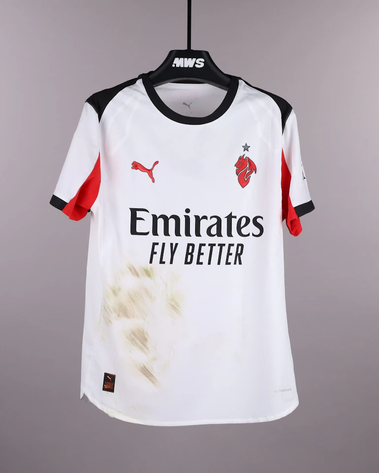 Pervis Estupiñán AC Milan jersey