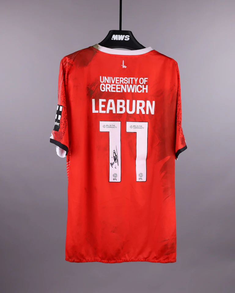 来自Charlton Athletic的Miles Leaburn球衣