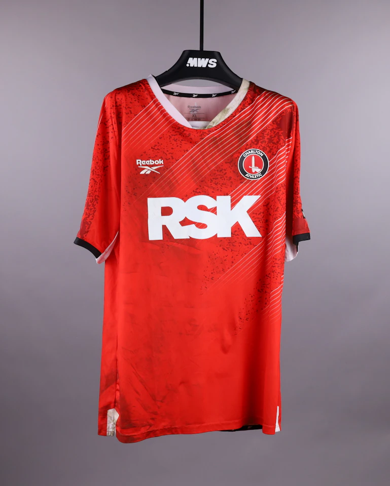 来自Charlton Athletic的Miles Leaburn球衣