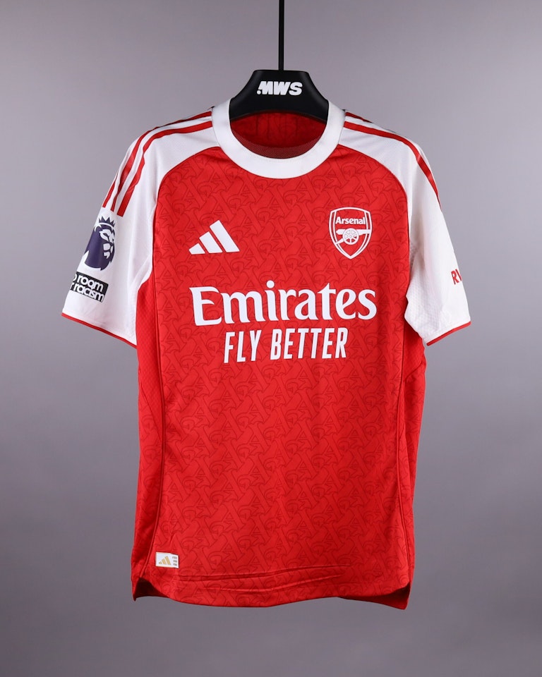 Piero Hincapié Arsenal のシャツ