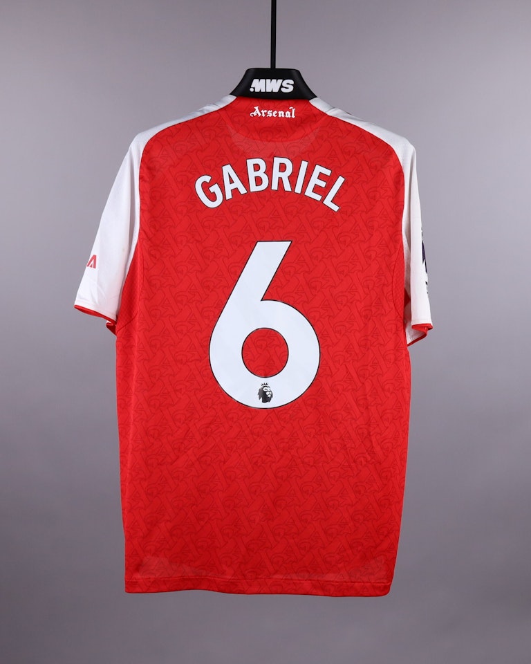 Gabriel Magalhães Arsenal のシャツ