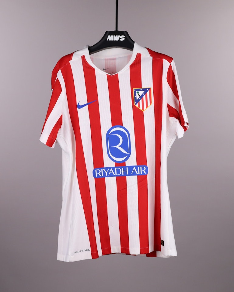 Alexander Sørloth Atlético de Madrid のシャツ