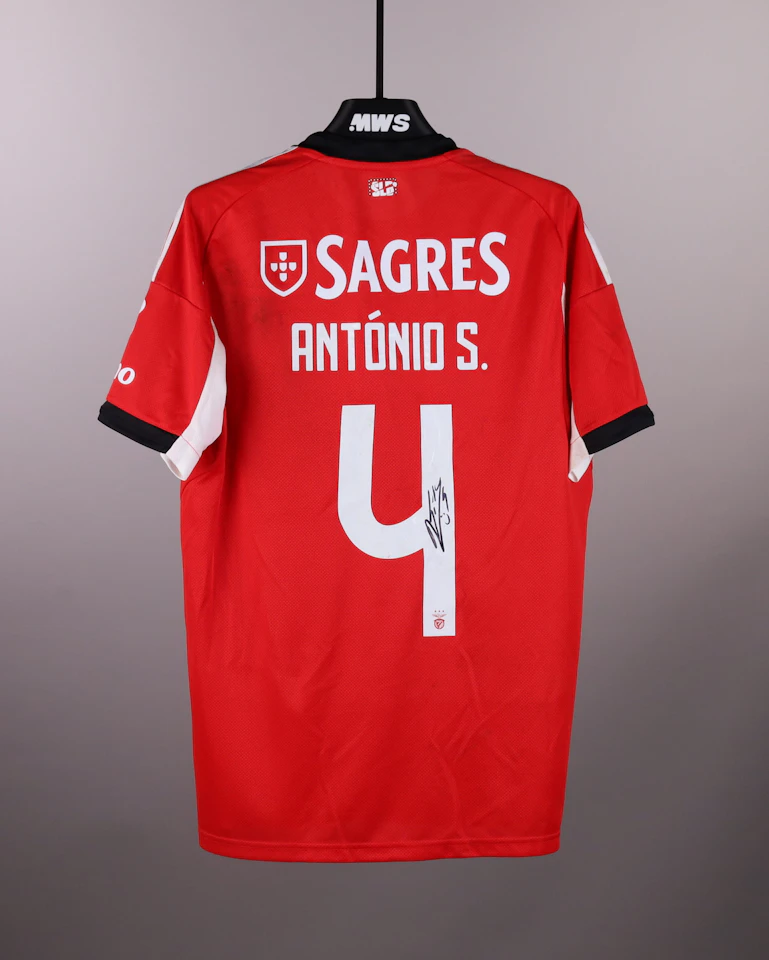 来自SL Benfica的António Silva球衣