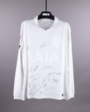 Squad Signed Shirt - 1 Tottenham Hotspur のシャツ