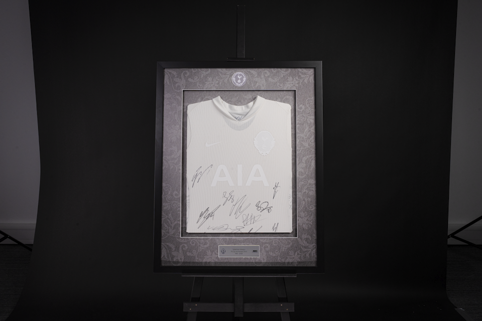 Limited Edition Framed Squad Signed Shirt - 3