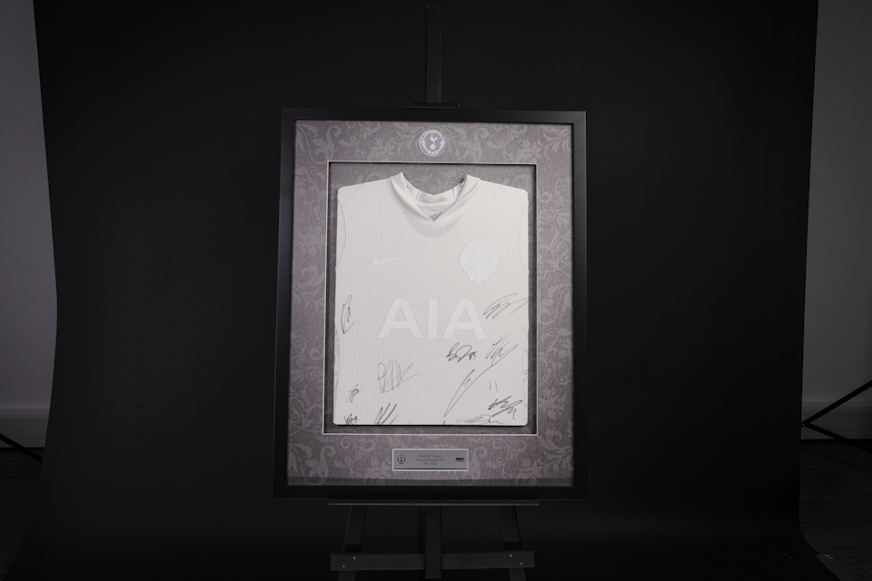 Limited Edition Framed Squad Signed Shirt - 4