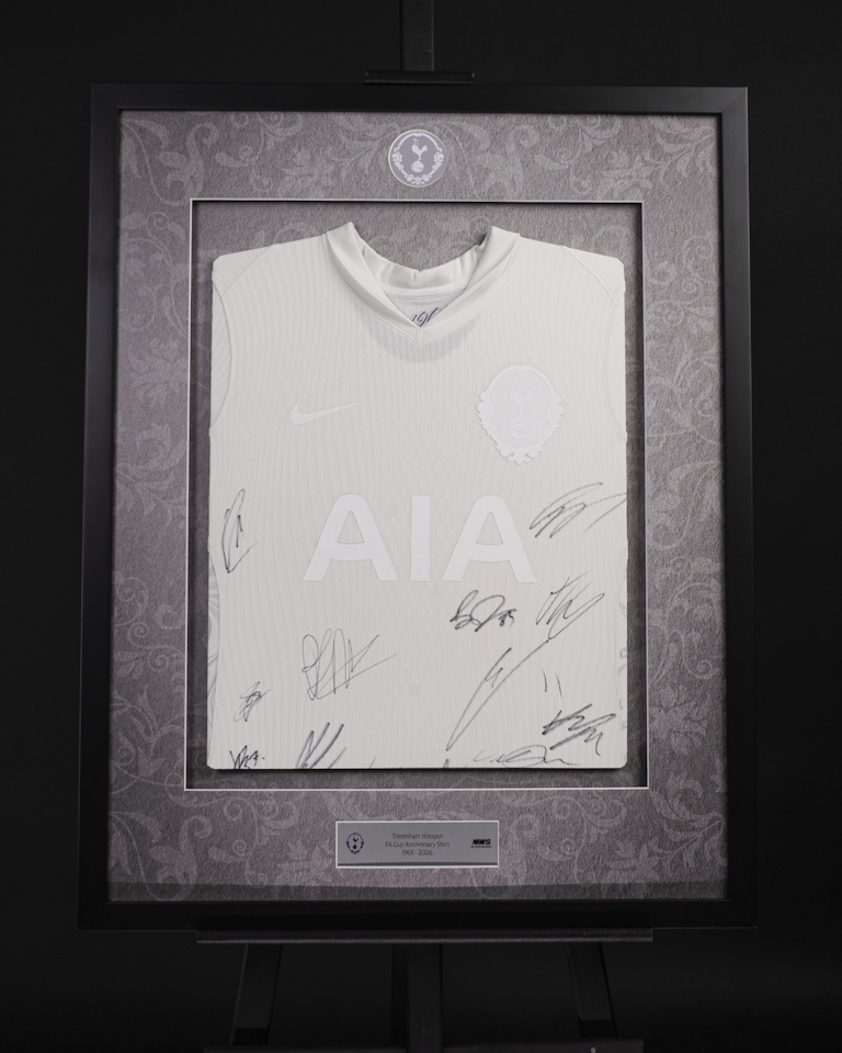 Limited Edition Framed Squad Signed Shirt - 4