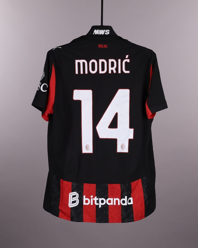 Luka Modrić AC Milan のシャツ