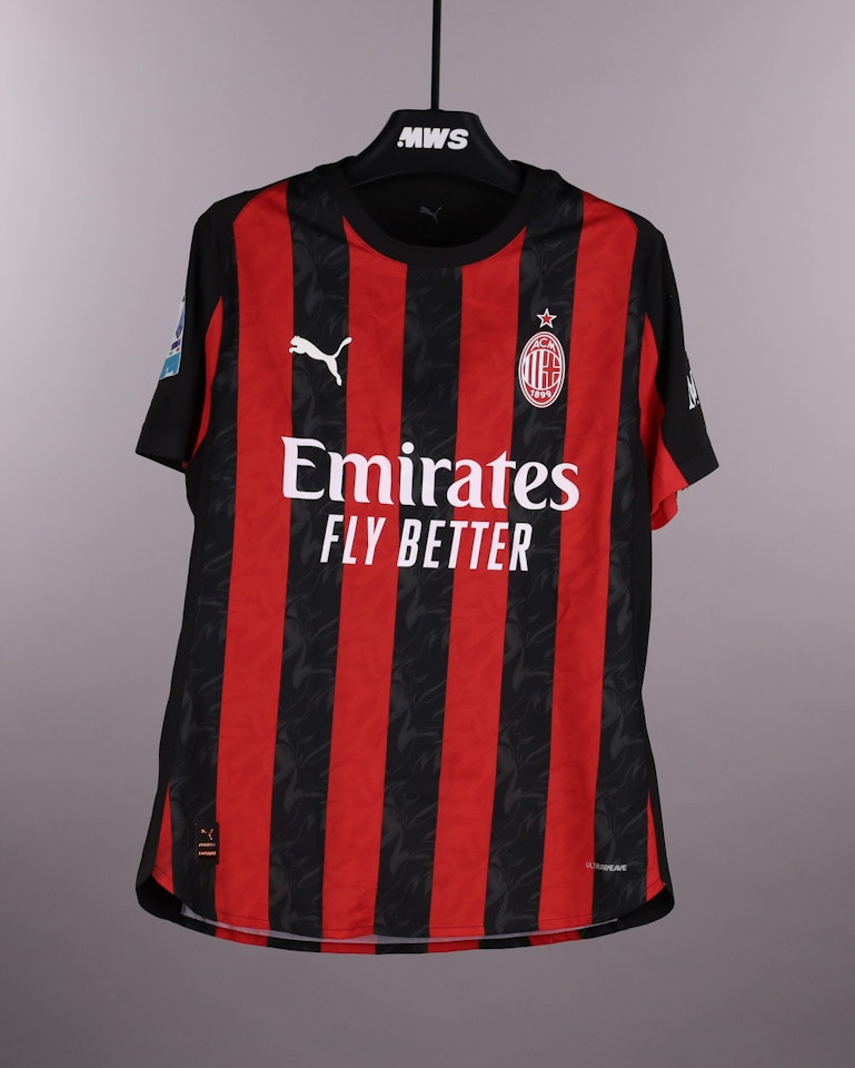 Luka Modrić AC Milan のシャツ