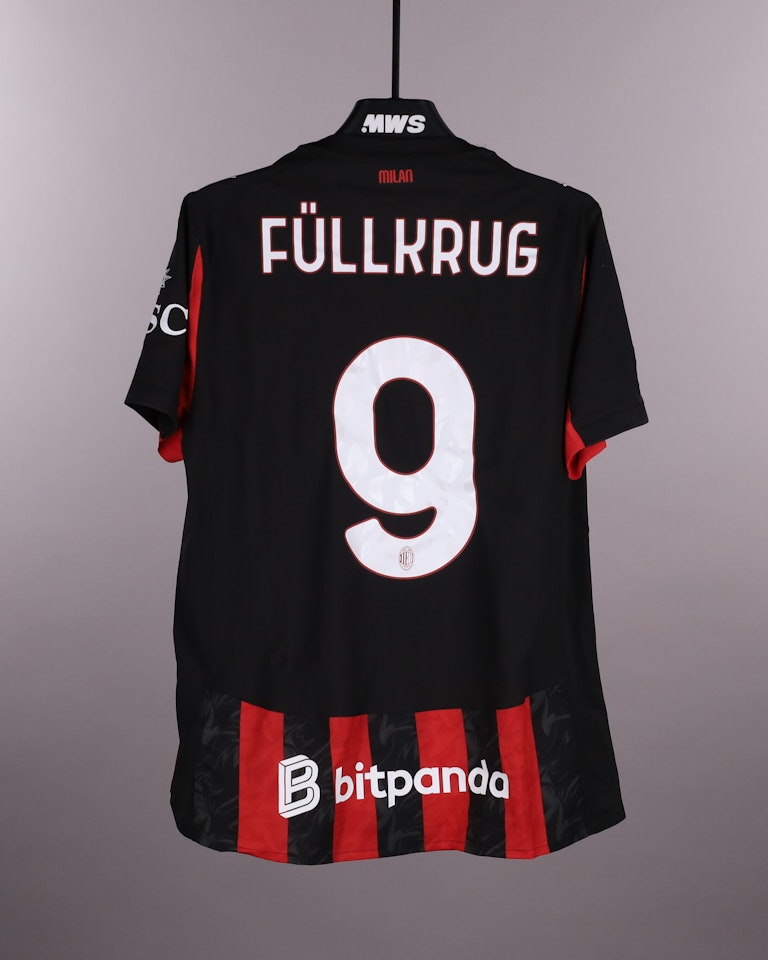 Niclas Füllkrug AC Milan のシャツ