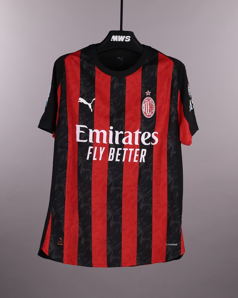 Niclas Füllkrug AC Milan のシャツ