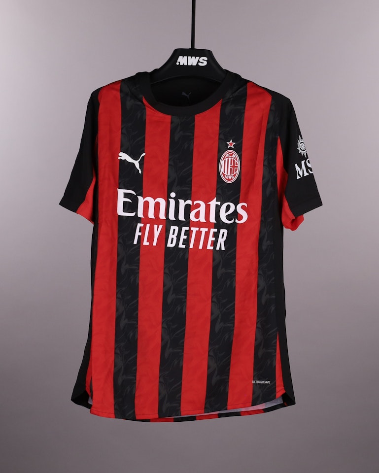 Christian Pulisic AC Milan のシャツ